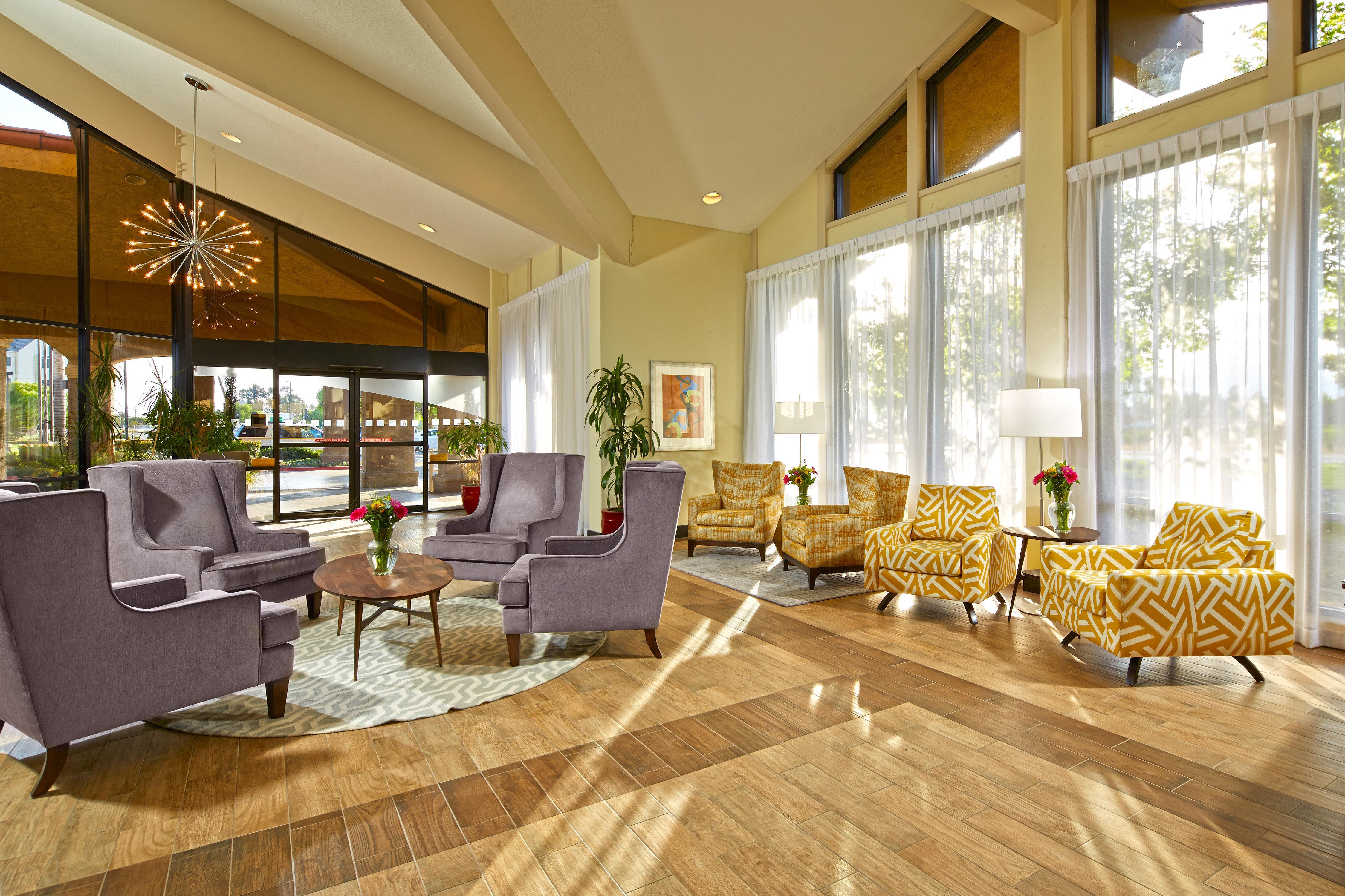 Holiday Inn & Suites Santa Maria By Ihg Exterior foto